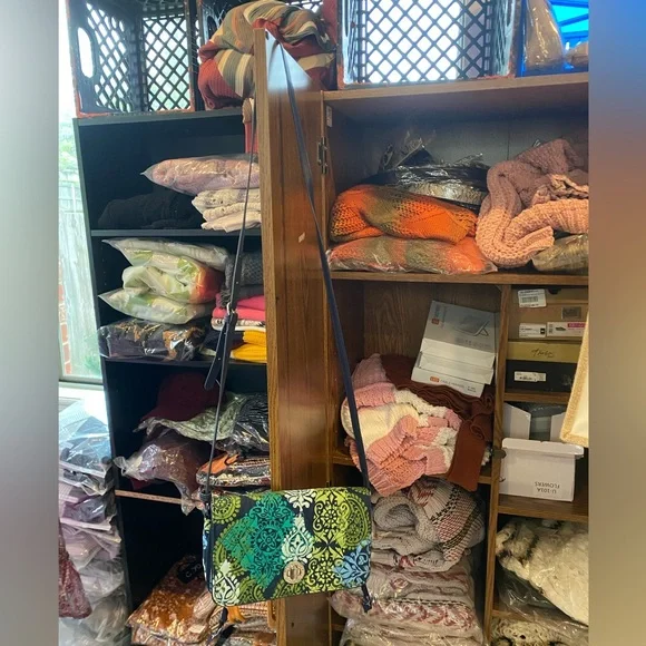 ❤️VERA BRADLEY CARIBBEAN SEA CROSSBODY - Picture 2 of 8